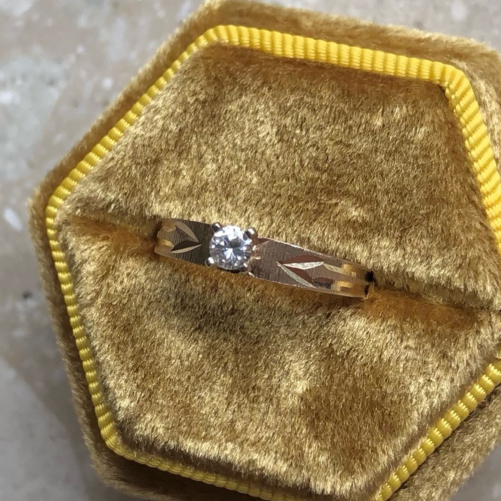 Vintage Diamond Round 14k Yellow Gold Engagement Ring
